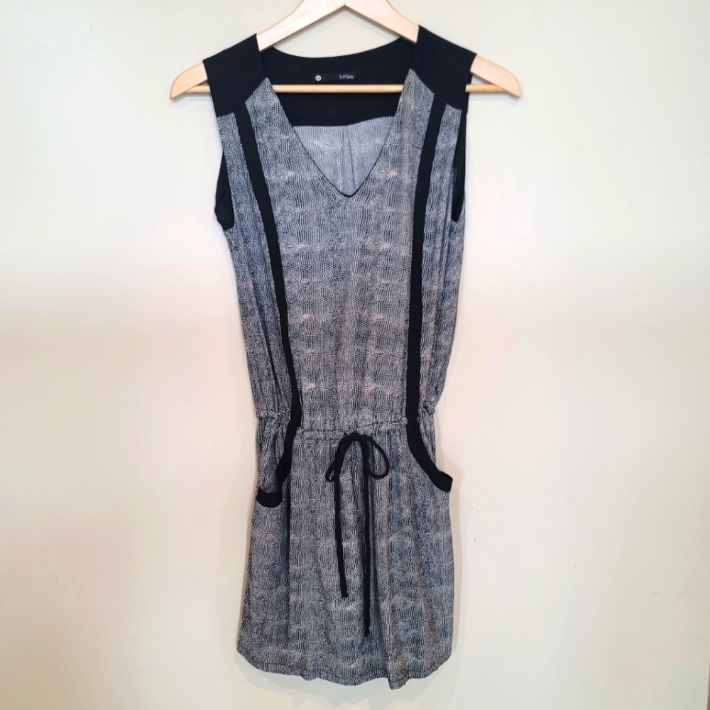 Krisa Black and White Dress w/pockets